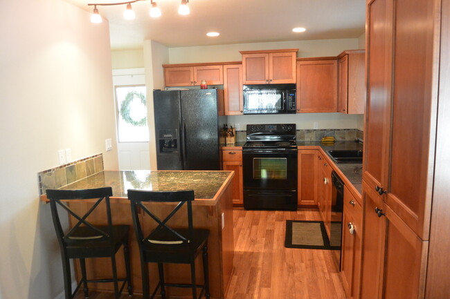 Building Photo - 7610 NE 61st Way