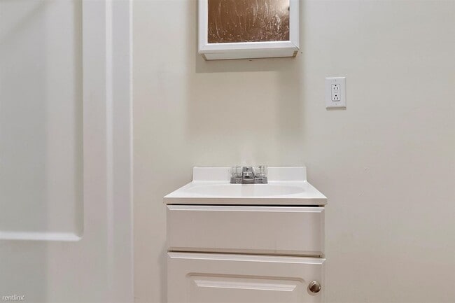 Building Photo - 3 br, 3 bath Triplex - 1706 CECIL B MOORE ...