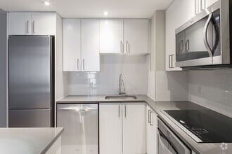 Building Photo - 4800 Maisonneuve Blvd W