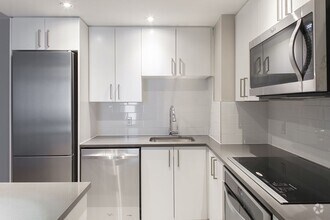 Building Photo - 4800 Maisonneuve Blvd W
