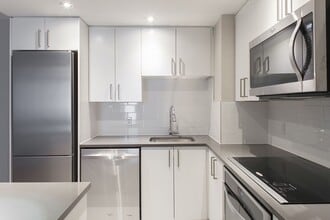 Building Photo - 4800 Maisonneuve Blvd W