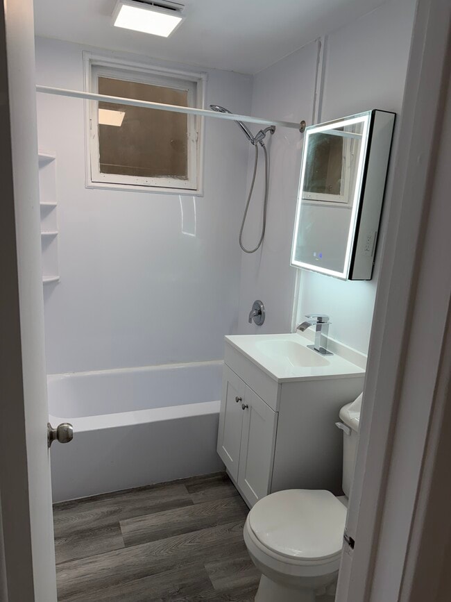 Building Photo - 5144 Rue Beaubien E