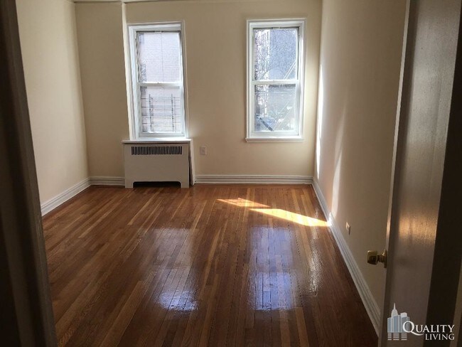 Building Photo - 739 W 186th St
