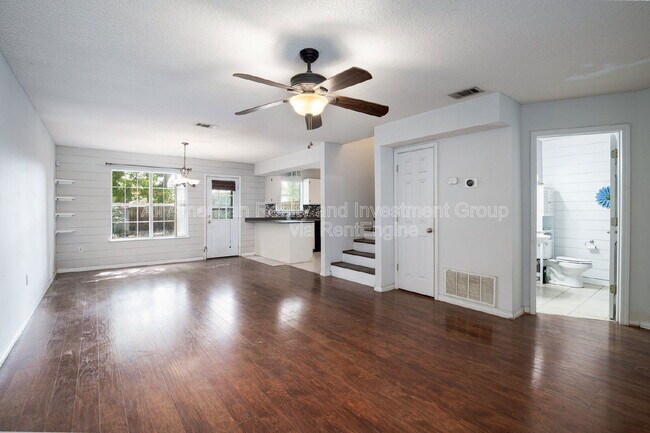 Building Photo - 426 Corvet St