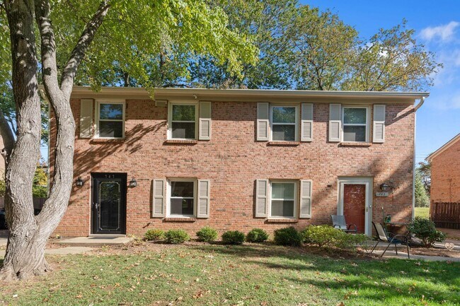 Foto del edificio - 747 Spring Meadows Dr