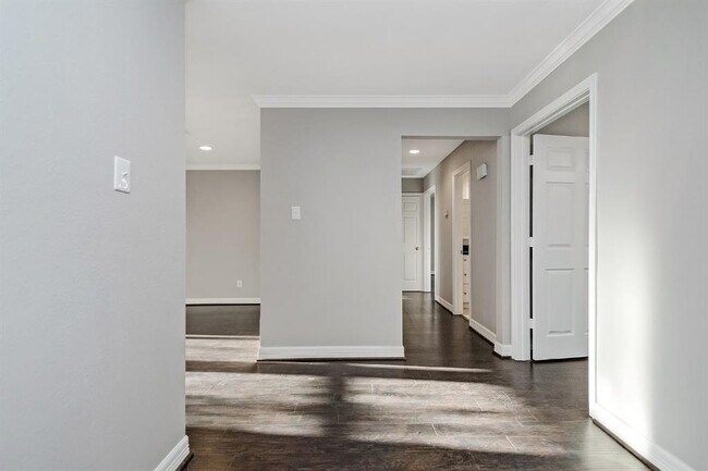Building Photo - 5005 Georgi Ln