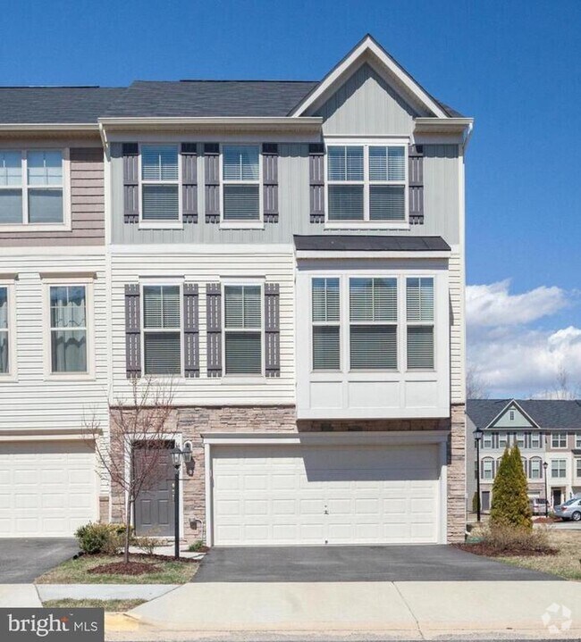 Building Photo - 42598 Chisholm Dr