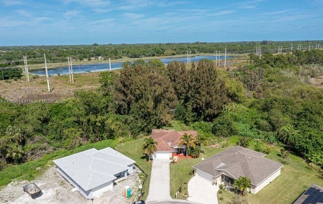 Building Photo - 6404 Las Palmas Way