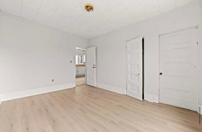 Building Photo - 154 Glen St