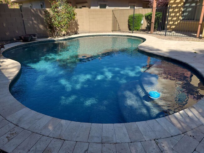 Foto del edificio - Ideal Living in Highland Groves: Stunning Cul-de-Sac Home with Builder Upgrades, Open Floor Plan,...