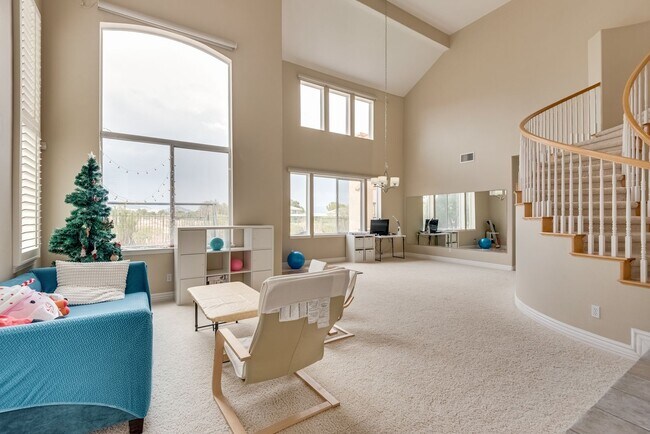 Building Photo - Luxurious, Entertainers Dream 3 Bedroom Home