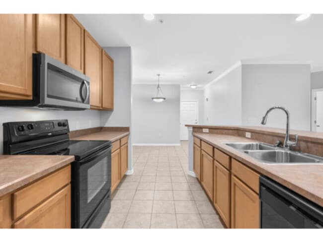 Building Photo - 5938 Summerhill - 2 beds - OPEN HOUSE - 10...