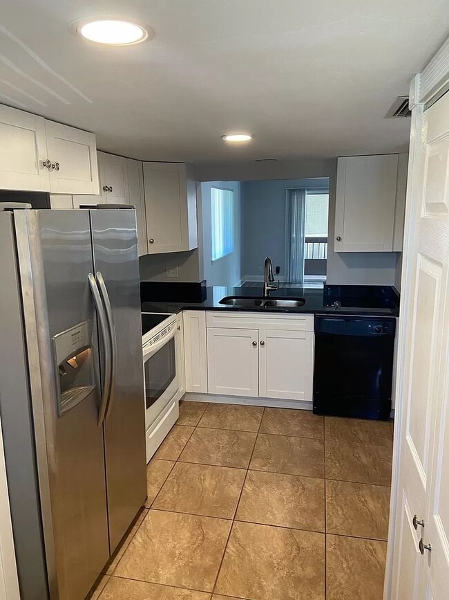 Photo - Lovely 2 bedroom 2 Bath:  50% off first Mo... House