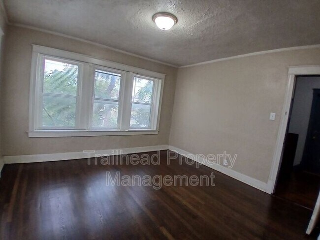 Foto del edificio - 108 N Indiana Ave
