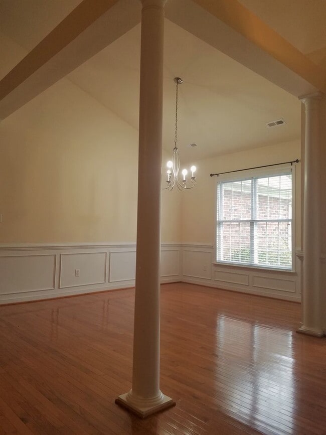 Building Photo - Beautiful transitional 4 bedroom brick rancher on quiet street just off of Hull Street/Genito Roa...