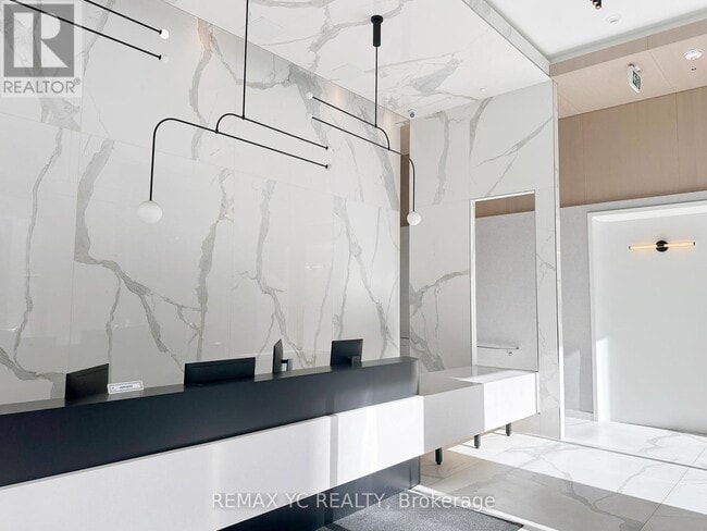 Building Photo - 88 Queen St E