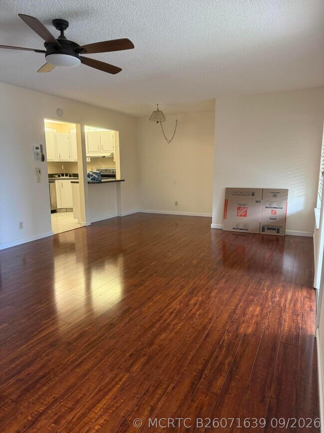 Building Photo - 102 Lake Pine Cir