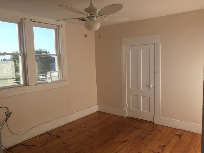 Building Photo - 281 Bridge St