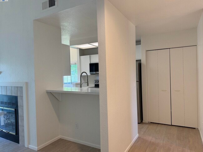 Building Photo - 7595 Canyon Meadows Cir