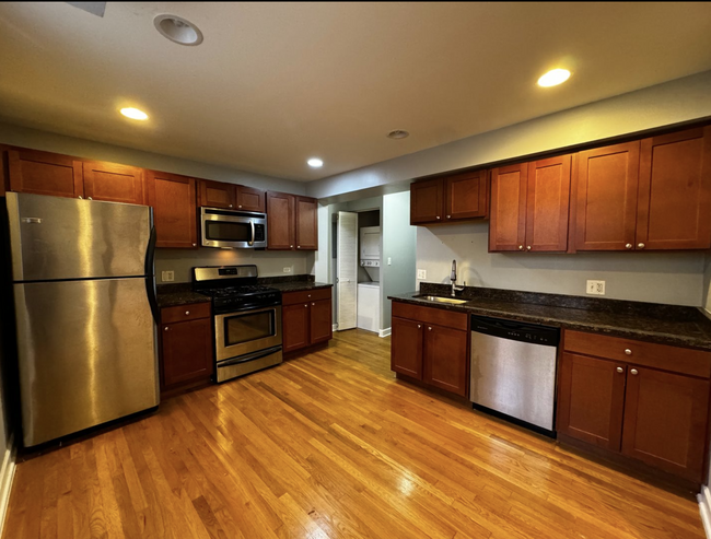 Modern Kitchen - 3641 W Leland Ave