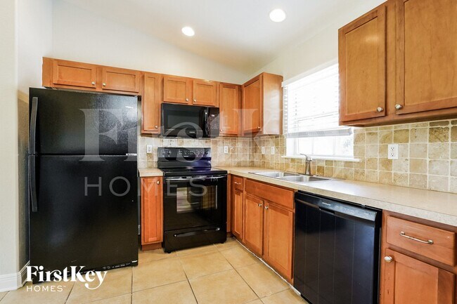 Foto del edificio - 6136 Hellman Ave