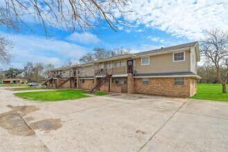 Building Photo - 2729 Main St Building Photo - 2729 Main St