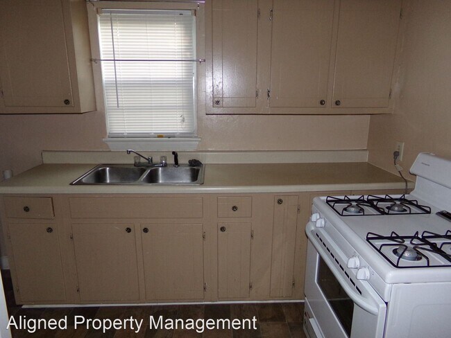 Foto del edificio - 2 br, 1 bath House - 9 Spear Rd
