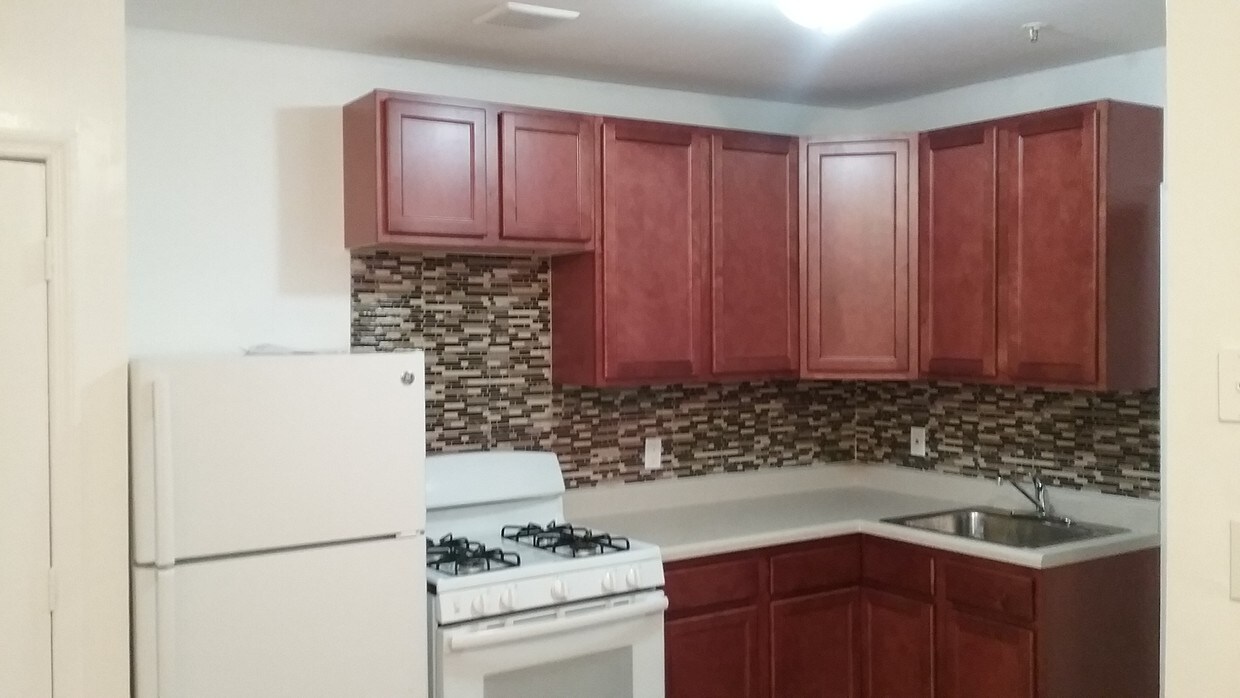 Foto principal - 387 Shepherd Ave