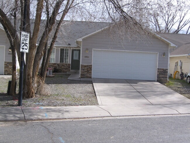 Building Photo - 404 Broken Arrow Dr