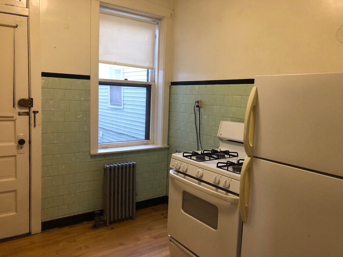 Primary Photo - 3333 W Berteau Ave