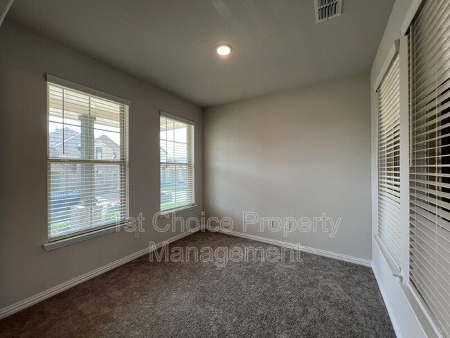 Foto del edificio - 717 Parkside Dr