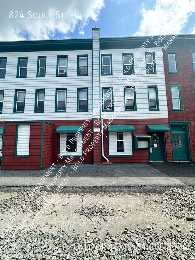 Primary Photo - 824 Scull St