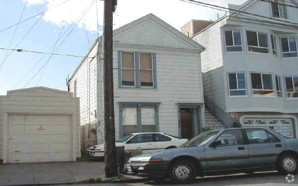 Building Photo - 371 5th Ave