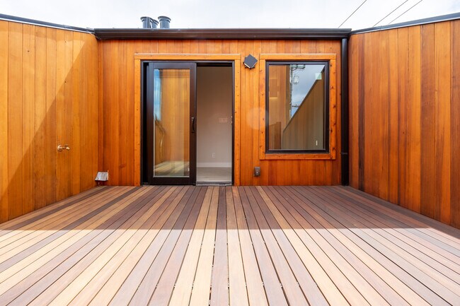 Private Roof Deck - 700 Fruitvale Ave