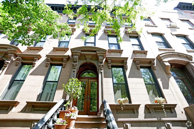 Foto del edificio - 405 Clinton St