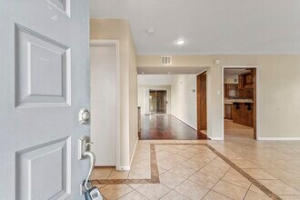 Building Photo - 3218 Freshmeadows Dr