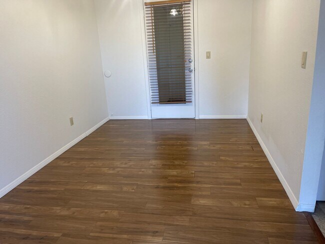 Foto del edificio - 2470 S. Mt. View