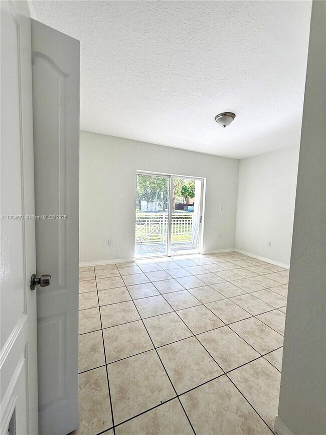Foto del edificio - 8851 NW 112th Ave