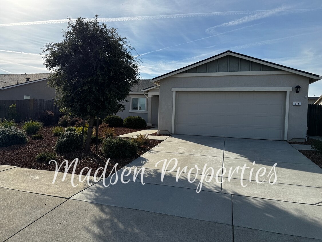 Primary Photo - 114 Christian Ave