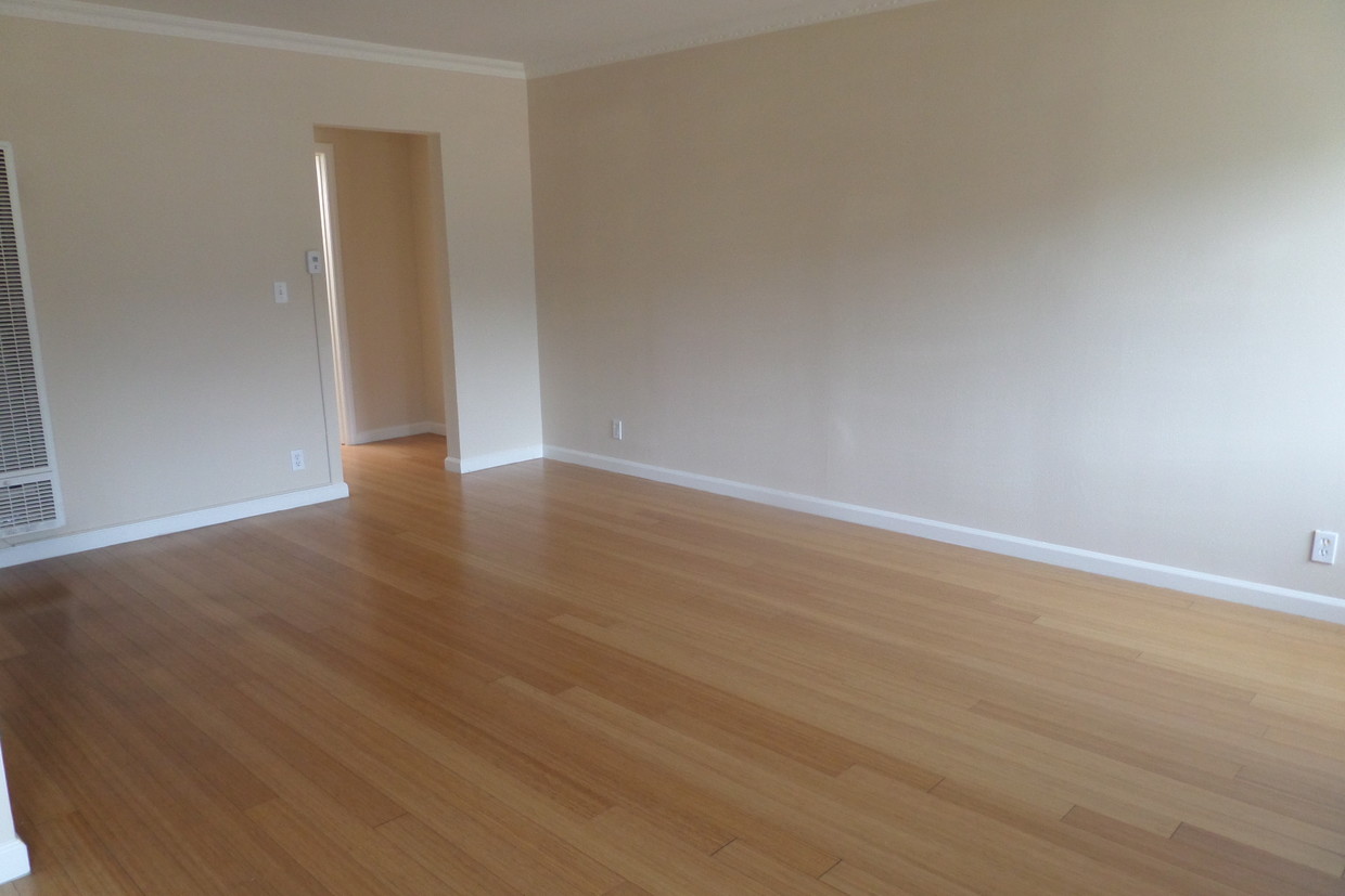 Primary Photo - 3220 Altura Ave