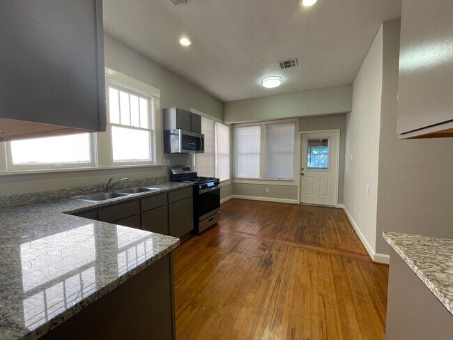 Foto del edificio - Pelican -603 Bres Ave (Duplex)