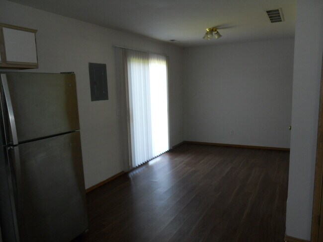 Building Photo - 2334 Ranch Way