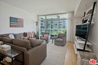 Building Photo - 13700 Marina Pointe Dr