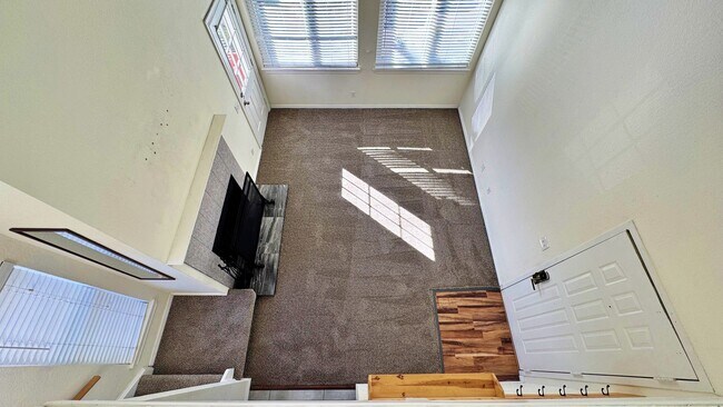 Foto del edificio - SO MUCH LIGHT! Beautifully Updated Smart Home 2Bd 2Bth 2nd Floor End Unit Condo in Aurora Schools