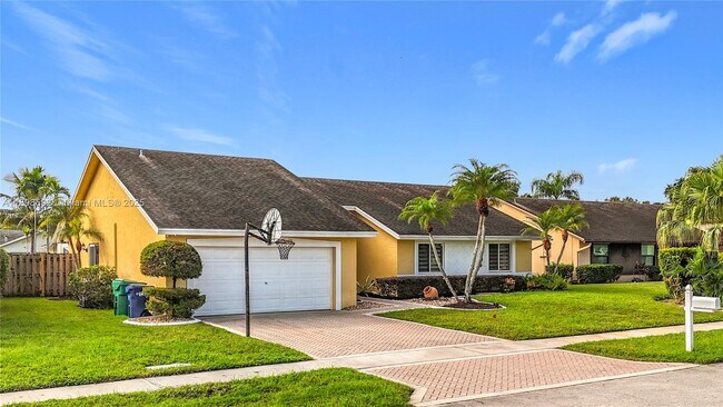 Foto del edificio - 8060 NW 51st Ct