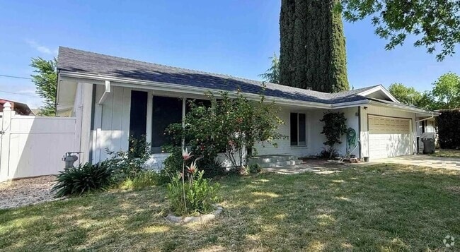 Building Photo - 2972 Bedford Dr