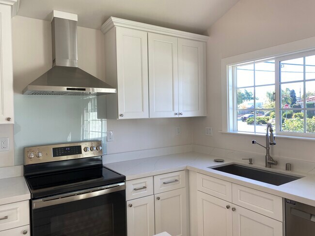 Building Photo - 2086 La Miel Ct