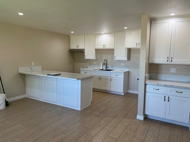 2 Bdrm - Honey Garden Apartments