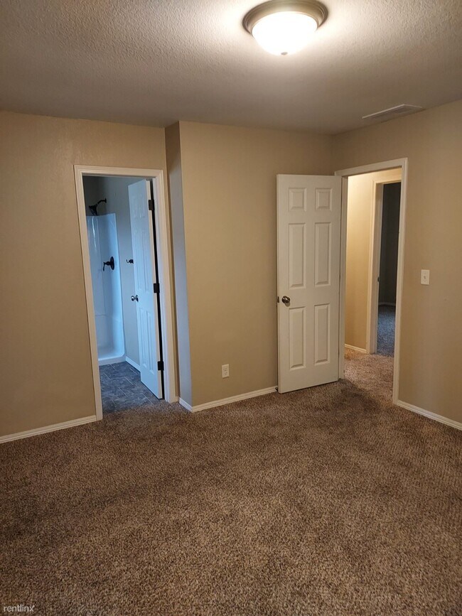 Building Photo - 5 br, 2.5 bath House - 8831 E Hurst St