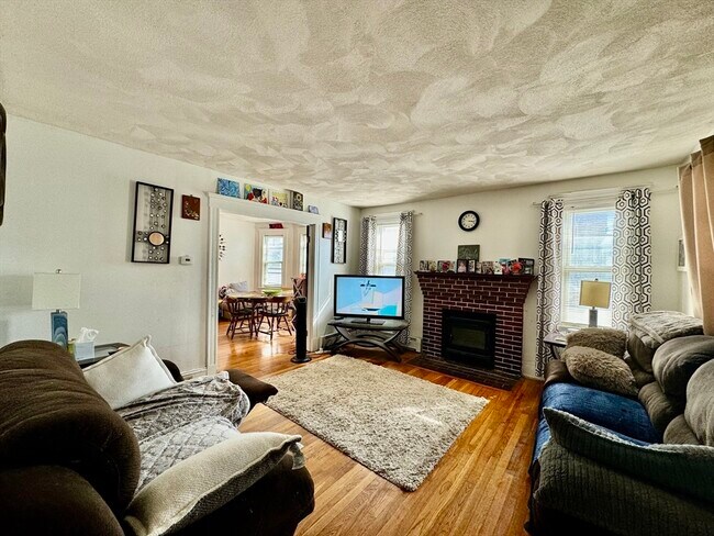 Building Photo - 109 Waterston Ave